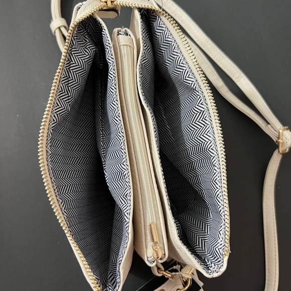 NWT ISABELLE VEGAN CROSSBODY BAG WRISTLET CLUTCH - Picture 6 of 7